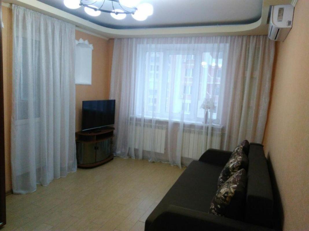 Sale 2 bedroom-(s) apartment 45 sq. m., Heroiv Pratsi Street 33