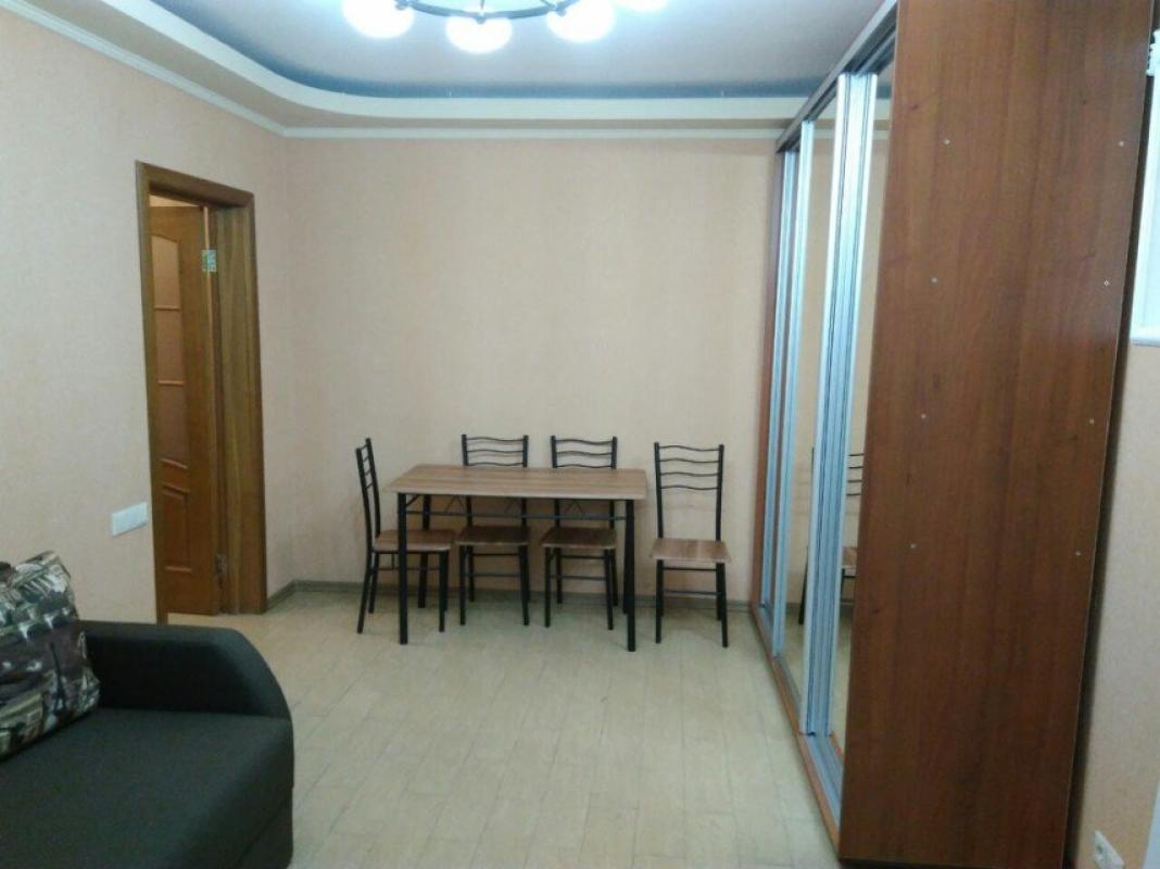 Sale 2 bedroom-(s) apartment 45 sq. m., Heroiv Pratsi Street 33