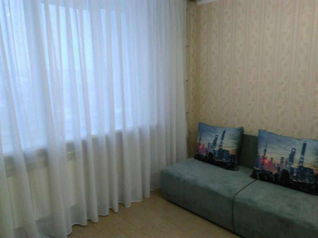 Sale 2 bedroom-(s) apartment 45 sq. m., Heroiv Pratsi Street 33