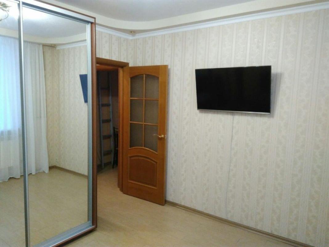 Sale 2 bedroom-(s) apartment 45 sq. m., Heroiv Pratsi Street 33