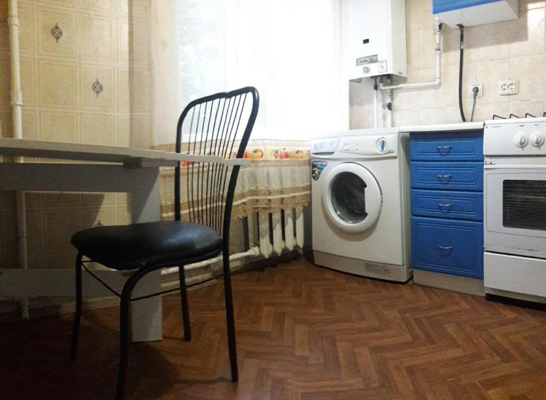 Sale 3 bedroom-(s) apartment 65 sq. m., Hvardiytsiv-Shyronintsiv Street 5б