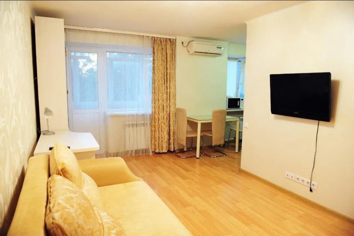 Long term rent 1 bedroom-(s) apartment Lva Landau Avenue (50-richchya SRSR Avenue) 44