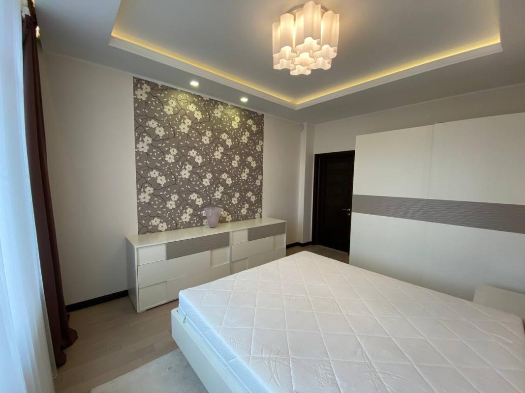 Long term rent 2 bedroom-(s) apartment Andriia Verkhohliada Street (Mykhaila Drahomyrova Street) 7