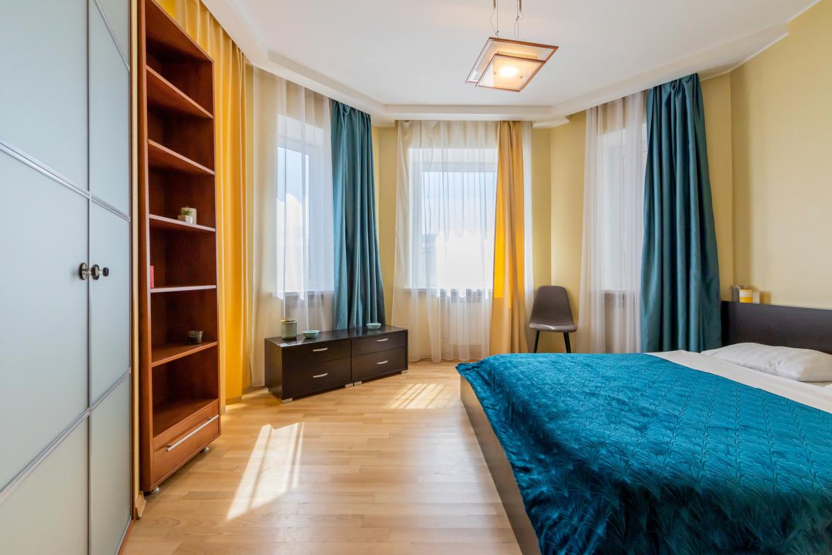Long term rent 2 bedroom-(s) apartment Kropyvnytskoho Street 12