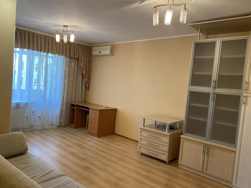 Long term rent 2 bedroom-(s) apartment Tarasa Shevchenka Boulevard (Taras Shevchenko Boulevard) 13