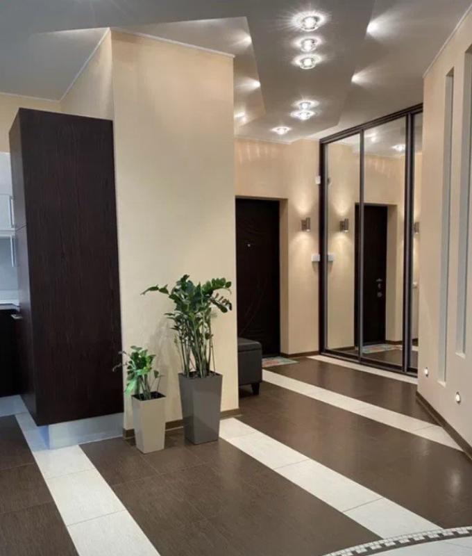 Long term rent 3 bedroom-(s) apartment Yevhena Konovaltsia Street (Schorsa Street) 32г