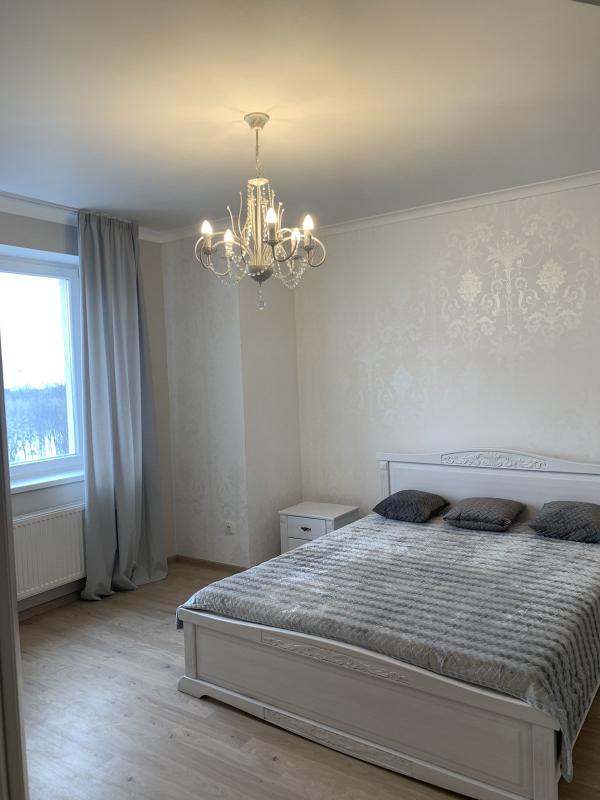 Long term rent 3 bedroom-(s) apartment Ivana Honty Street 7