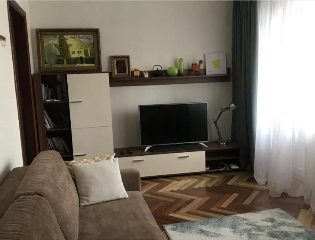 Long term rent 2 bedroom-(s) apartment Zolotoustivska Street 1