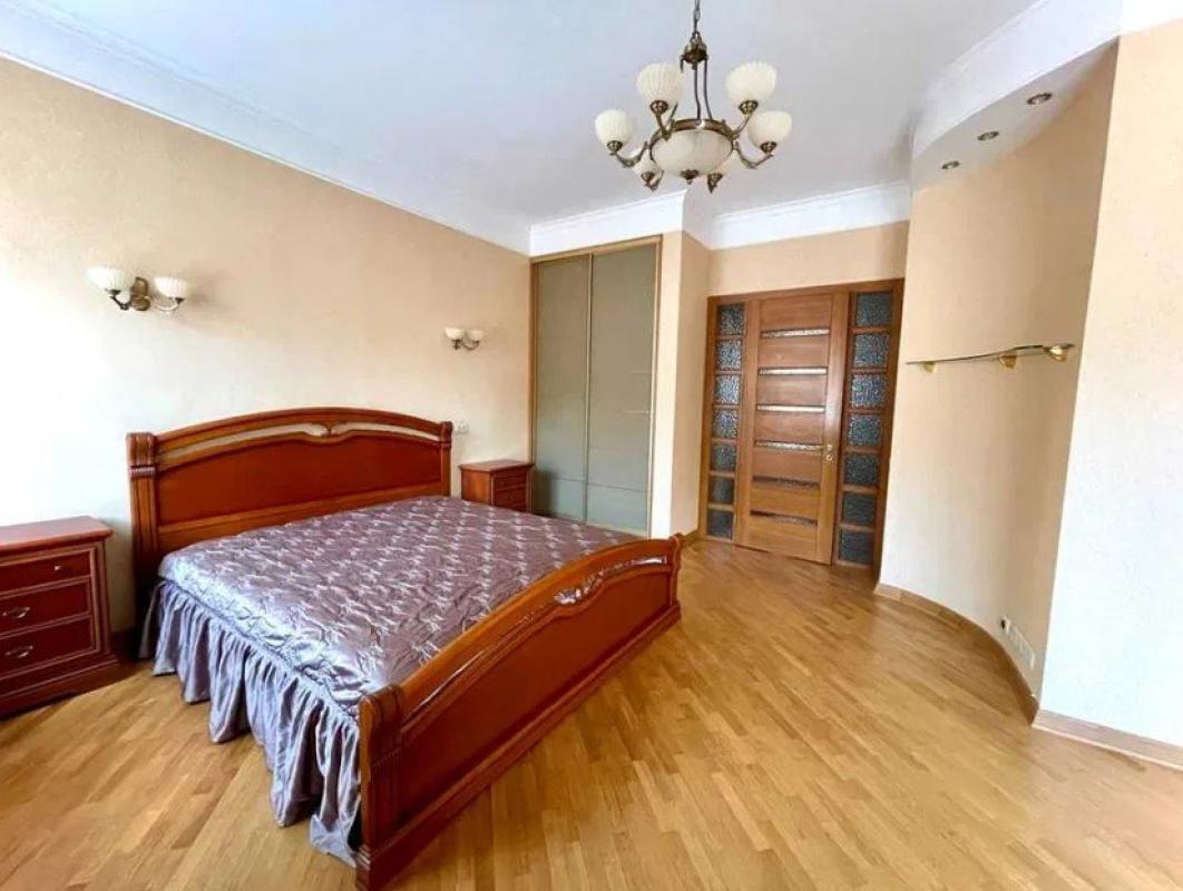 Long term rent 3 bedroom-(s) apartment Vvedenska Street 27/51