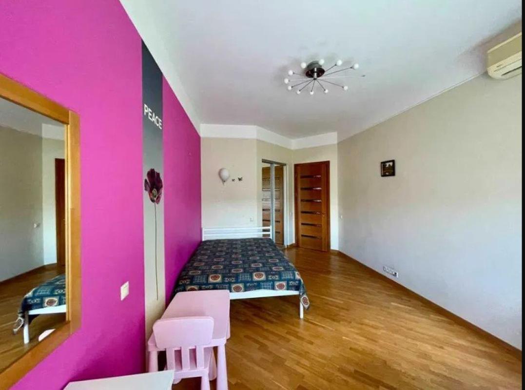 Long term rent 3 bedroom-(s) apartment Vvedenska Street 27/51