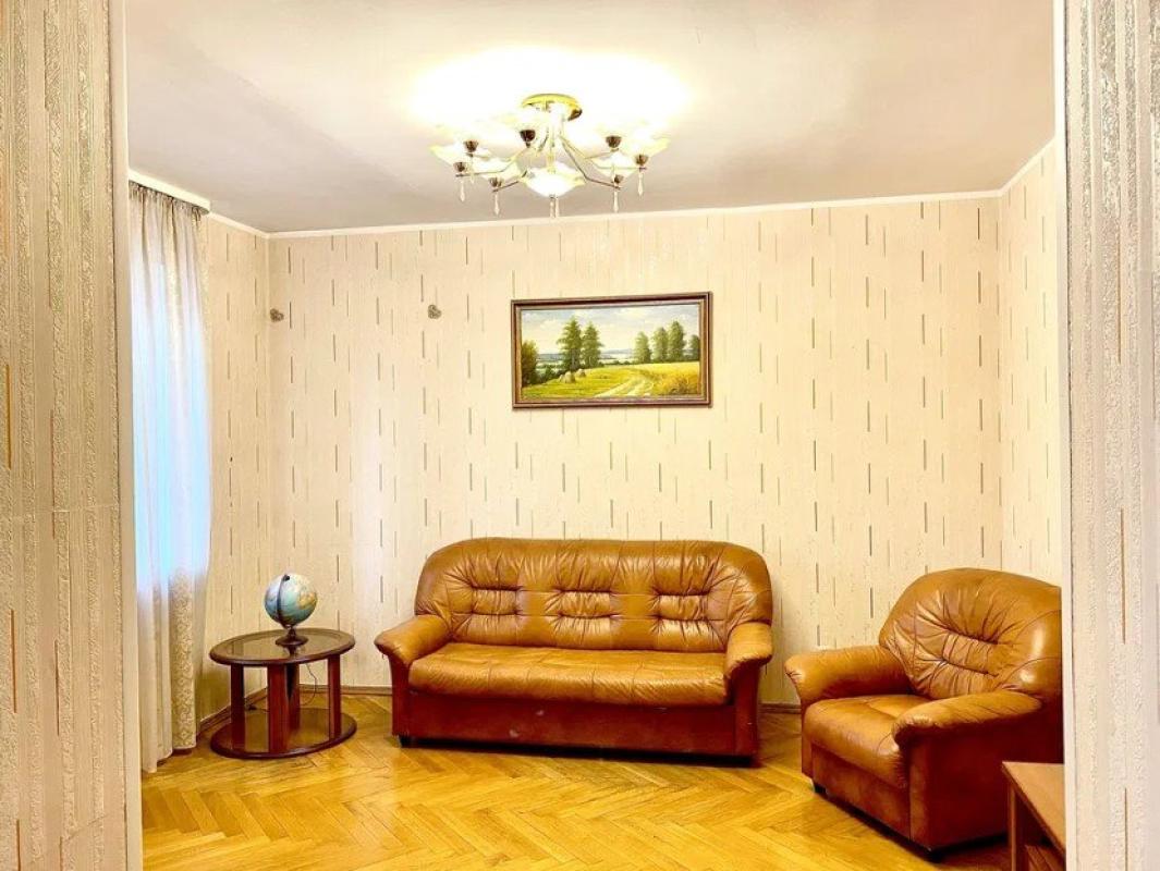 Long term rent 3 bedroom-(s) apartment Sribnokilska Street 24