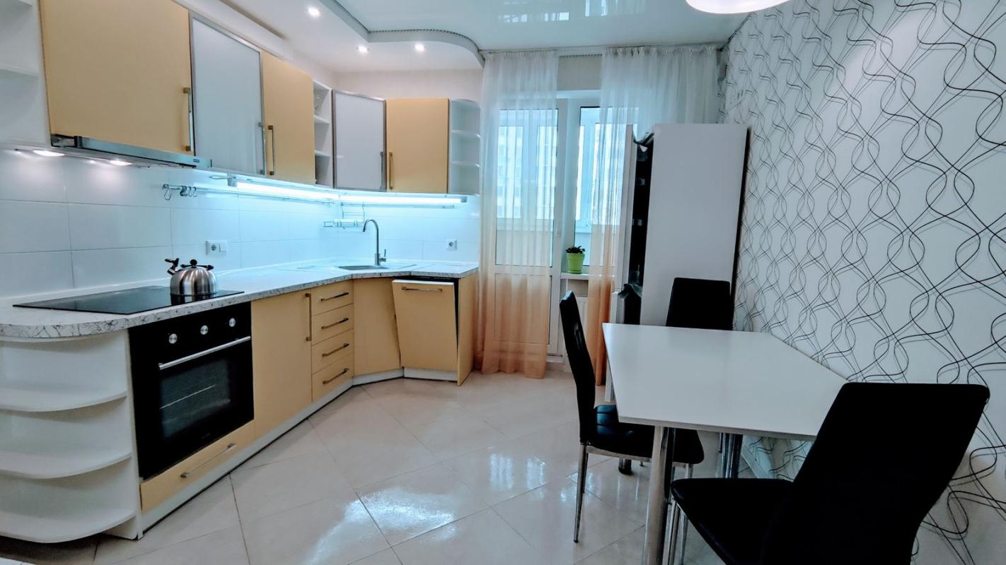 Long term rent 3 bedroom-(s) apartment Yelyzavety Chavdar Street 34