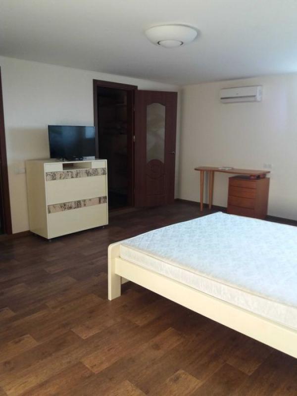 Long term rent 3 bedroom-(s) apartment Rymarska Street 25