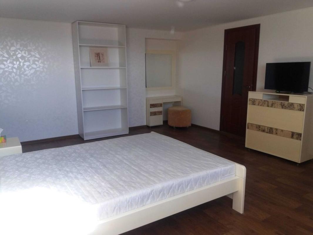 Long term rent 3 bedroom-(s) apartment Rymarska Street 25