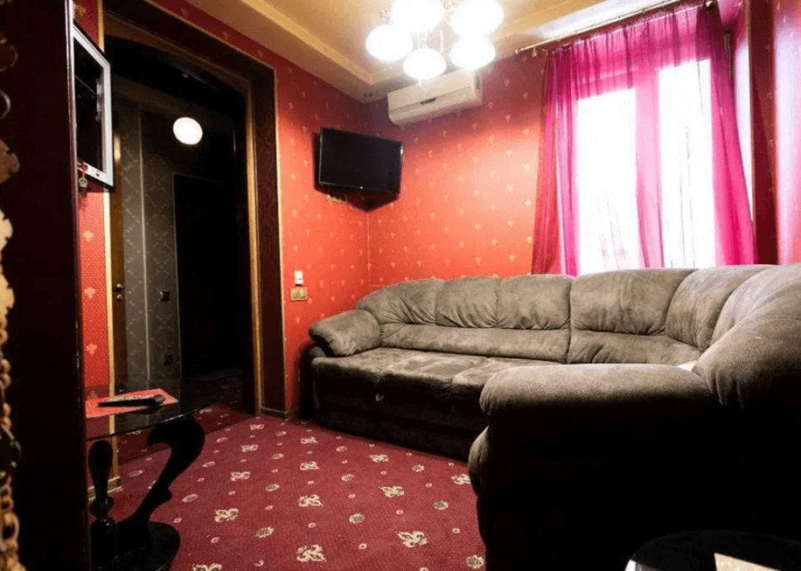 Long term rent 3 bedroom-(s) apartment Rymarska Street 23а