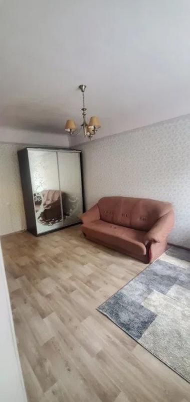 Довгострокова оренда 1 кімнатної квартири Мирна вул. 7