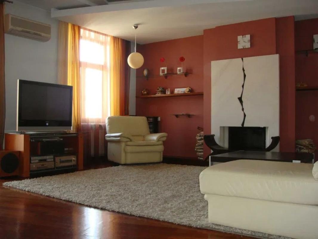 Long term rent 3 bedroom-(s) apartment Mykhaila Hrushevskoho Street 34/1