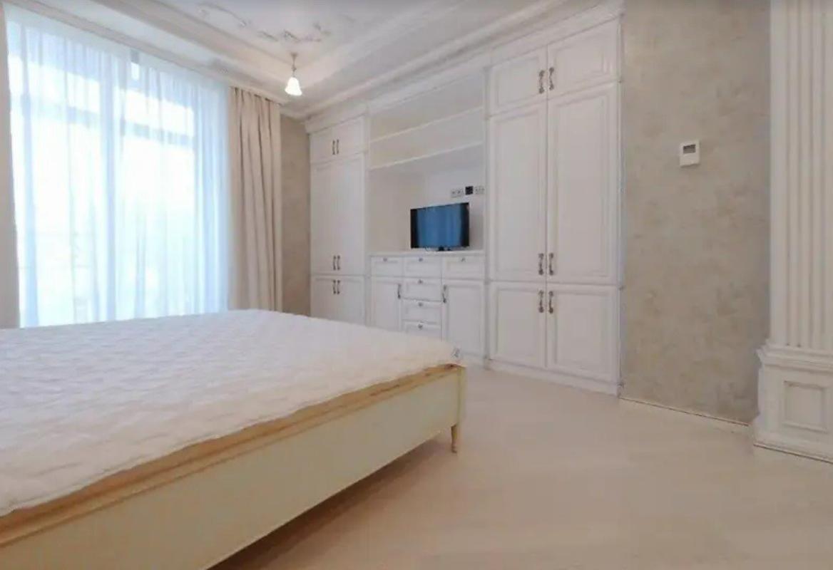 Long term rent 3 bedroom-(s) apartment Instytutska Street 18а