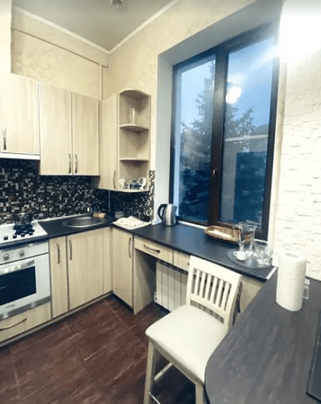 Sale 5 bedroom-(s) apartment 132 sq. m., Poltavsky Shlyakh Street 22