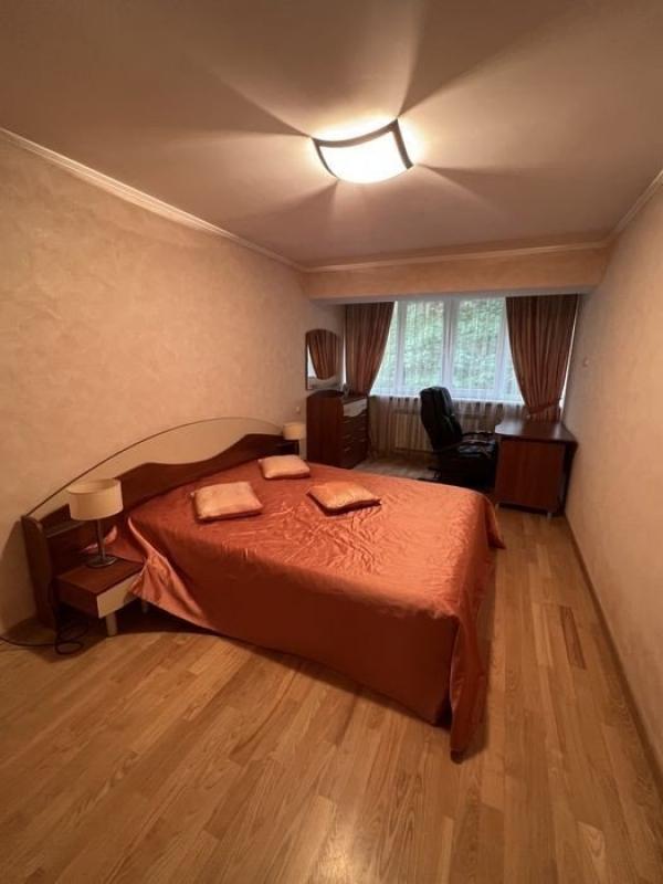 Long term rent 3 bedroom-(s) apartment Mykhaila Boichuka Street (Kikvidze Street) 25а