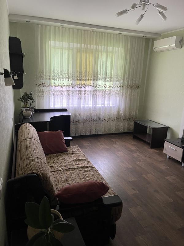 Долгосрочная аренда 1 комнатной квартиры Лопанская ул. 31