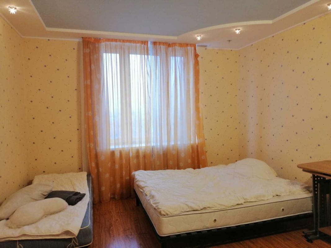 Long term rent 3 bedroom-(s) apartment Zdolbunivska Street 9б