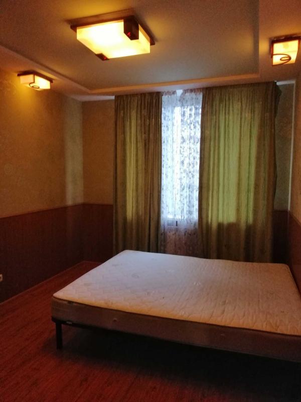 Long term rent 3 bedroom-(s) apartment Zdolbunivska Street 9б