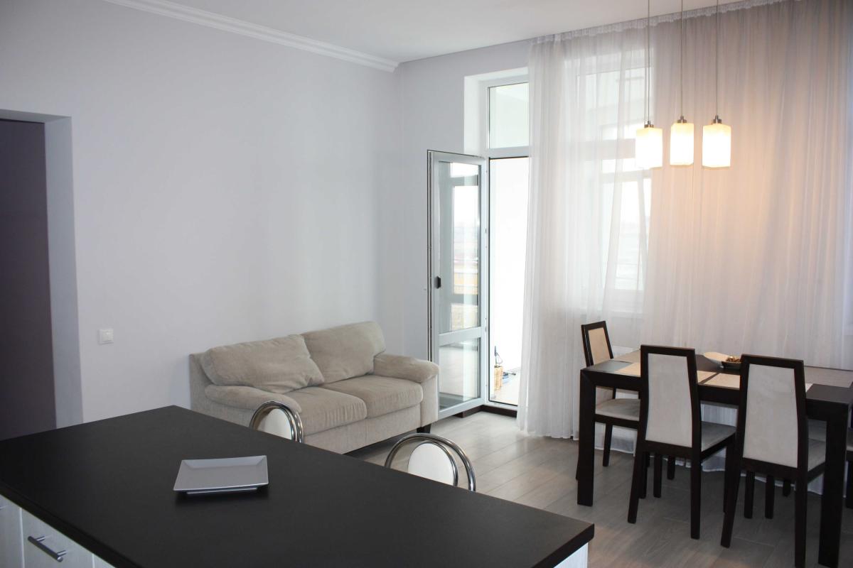 Long term rent 3 bedroom-(s) apartment Yuriia Illienka Street (Melnykova Street) 18б