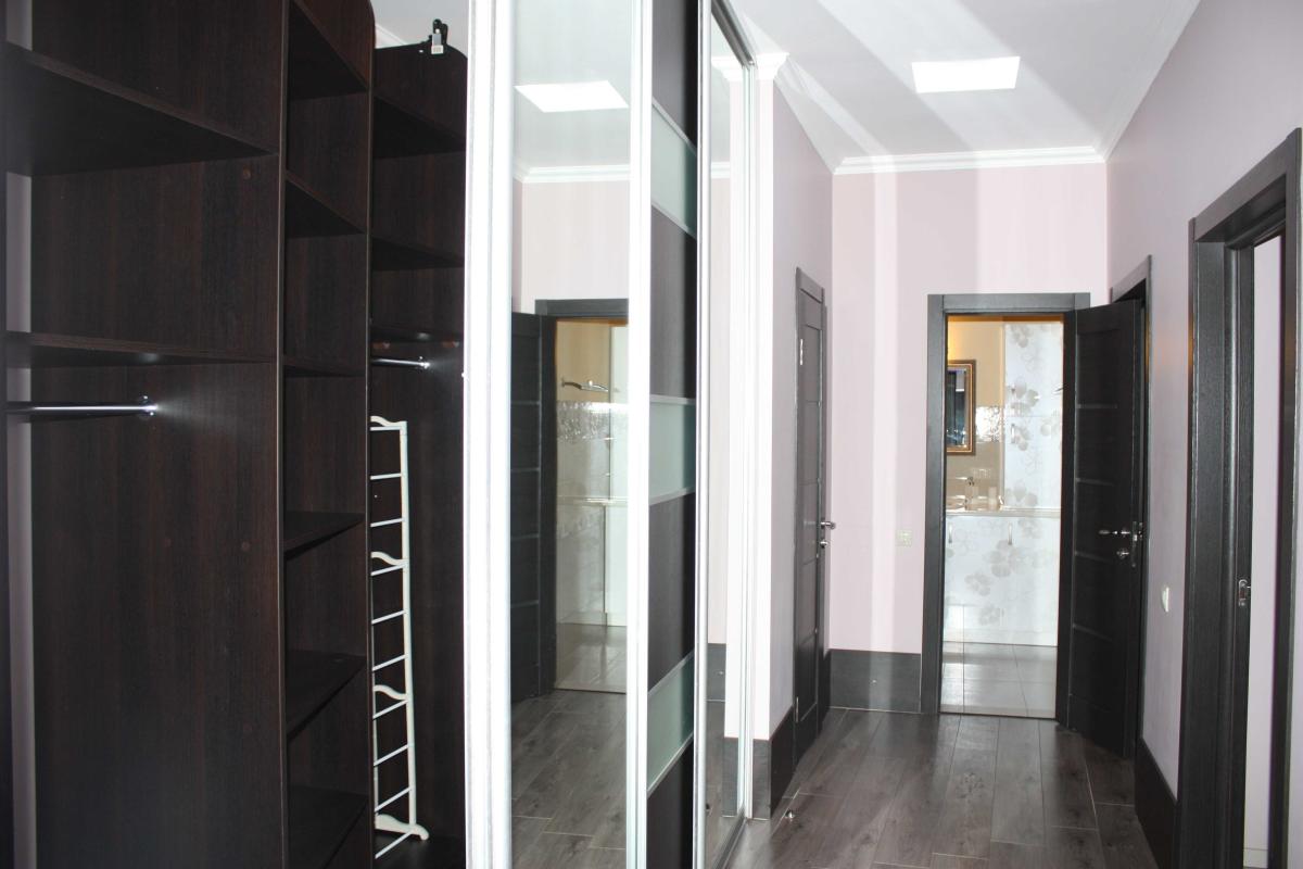 Long term rent 3 bedroom-(s) apartment Yuriia Illienka Street (Melnykova Street) 18б