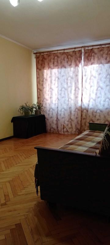 Long term rent 3 bedroom-(s) apartment Kharkivskykh Dyviziy Street 12/21