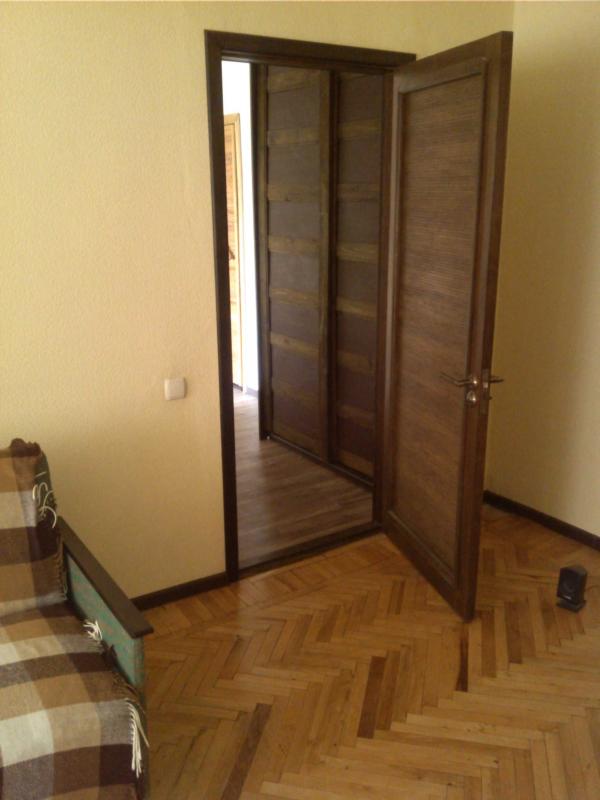 Long term rent 3 bedroom-(s) apartment Kharkivskykh Dyviziy Street 12/21
