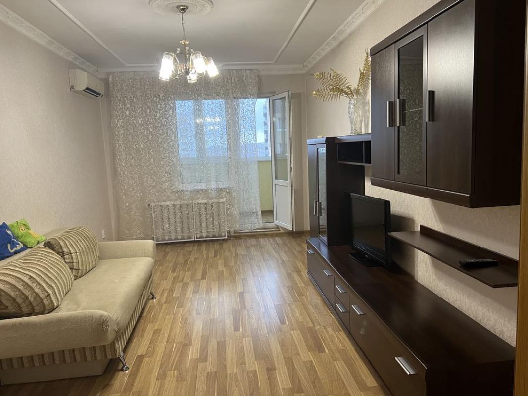 Довгострокова оренда 3 кімнатної квартири Урлівська вул. 36
