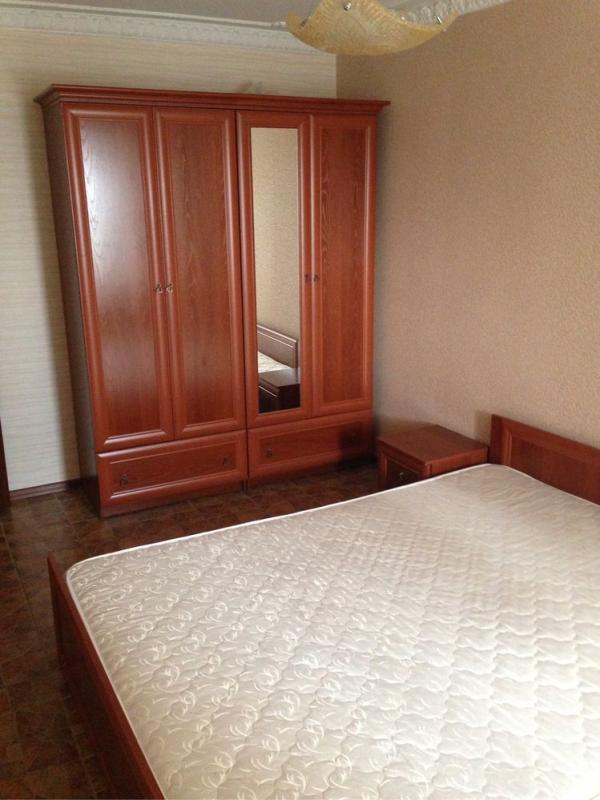 Long term rent 3 bedroom-(s) apartment Myronosytska Street 81/85