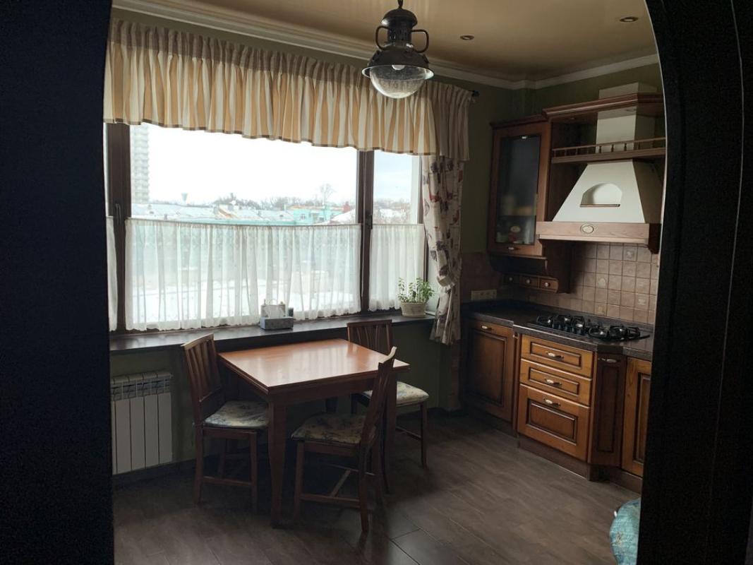 Long term rent 3 bedroom-(s) apartment Mykhaila Hrushevskoho Street 34а
