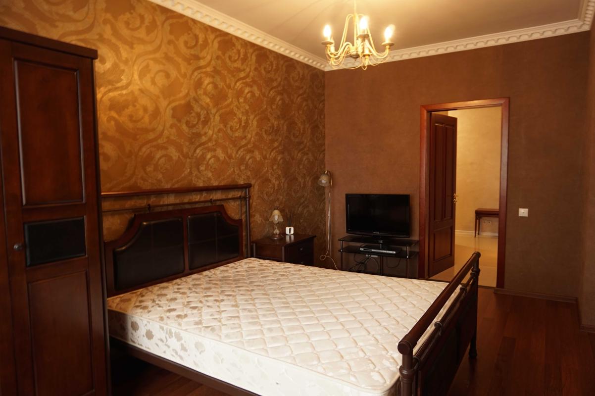 Довгострокова оренда 1 кімнатної квартири Дніпровська набережна 1а