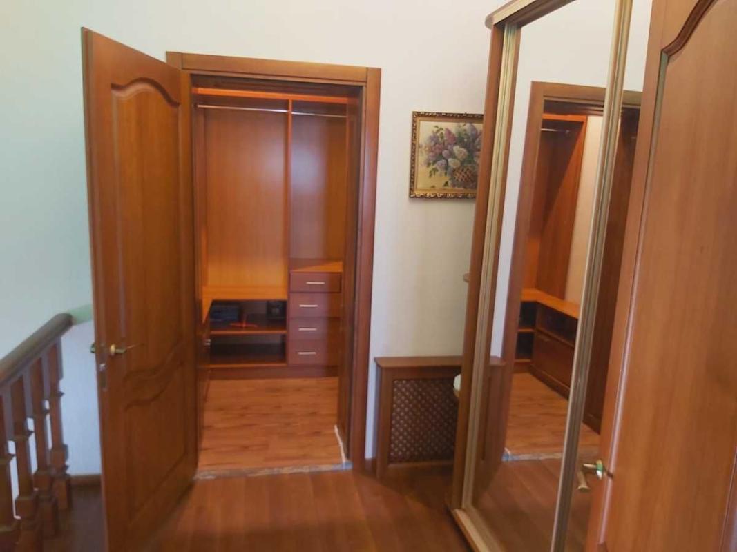 Sale 4 bedroom-(s) apartment 210 sq. m., Oleksiyivska Street 13