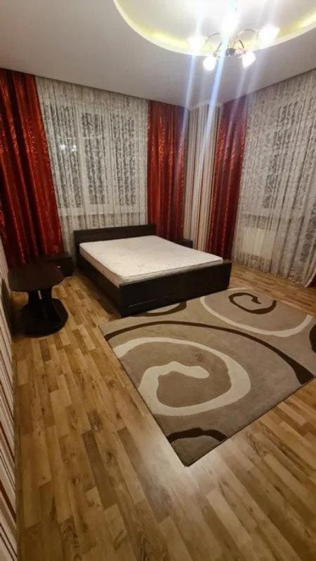 Продаж 3 кімнатної квартири 82 кв. м, Гвардійців-Широнінців вул. 33