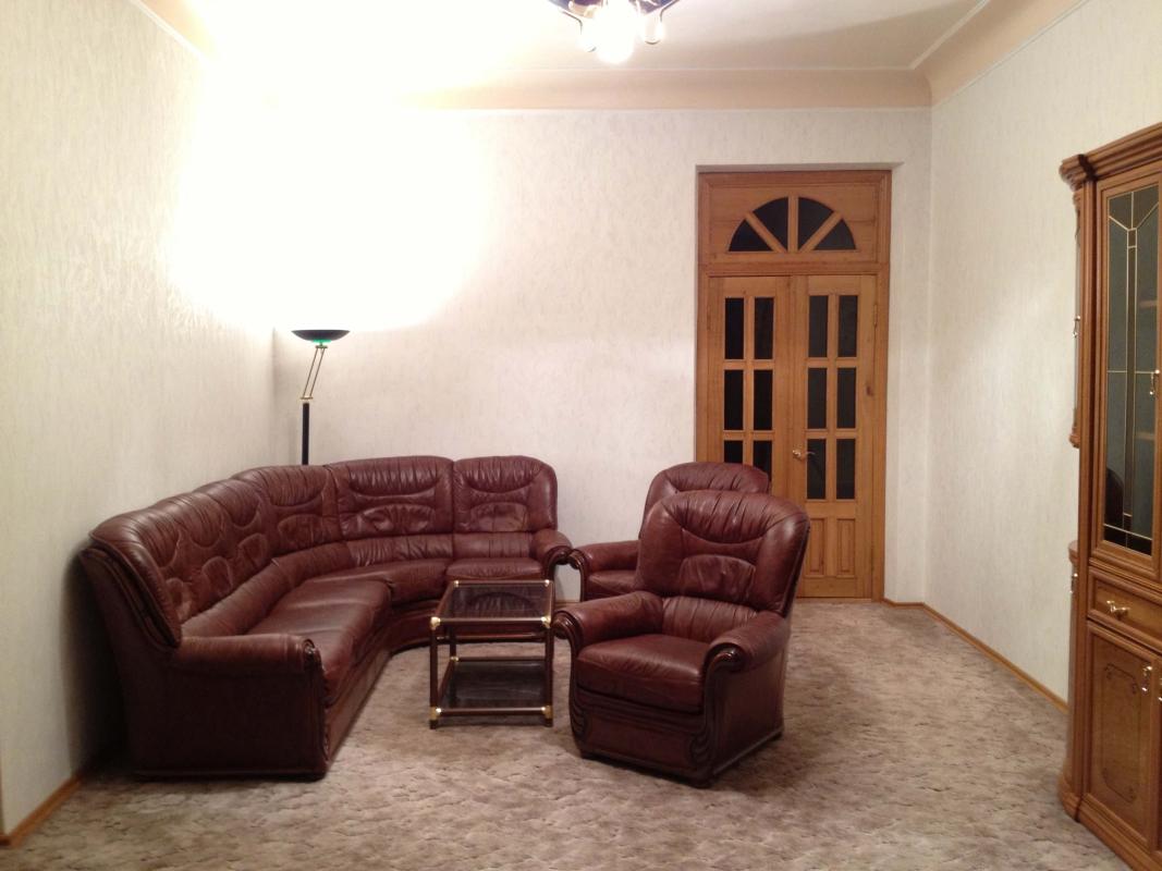 Long term rent 3 bedroom-(s) apartment Myronosytska Street 91