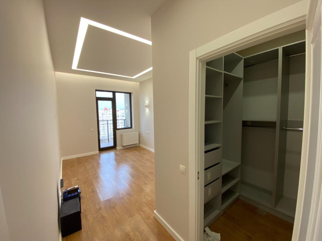 Sale 3 bedroom-(s) apartment 107 sq. m., Polunychnyi Lane 24