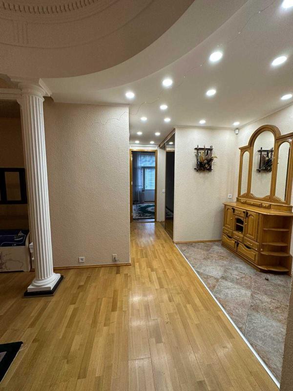 Sale 3 bedroom-(s) apartment 142 sq. m., Svobody Street 24