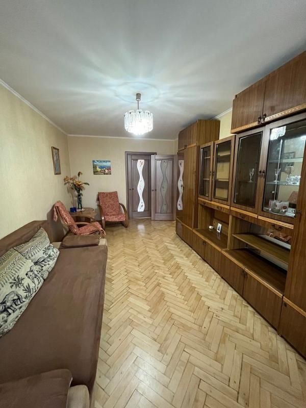 Продажа 2 комнатной квартиры 45 кв. м, Небесной Сотни просп. (Маршала Жукова) 41