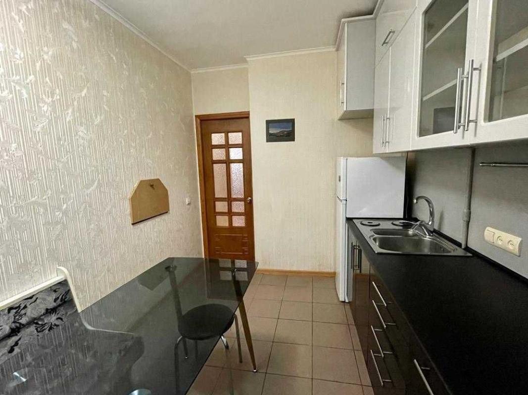 Long term rent 3 bedroom-(s) apartment Matiushenka Street 3