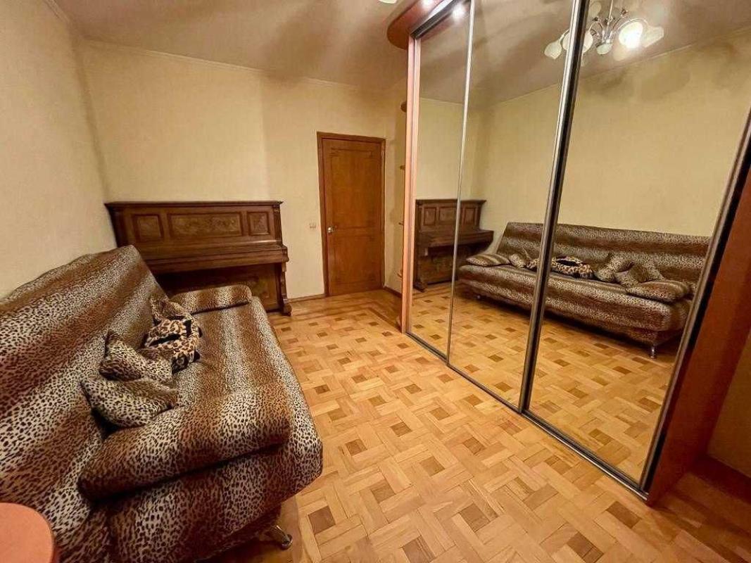 Долгосрочная аренда 3 комнатной квартиры Матюшенко ул. 3
