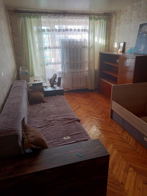 Long term rent 2 bedroom-(s) apartment Novhorodska Street 4а