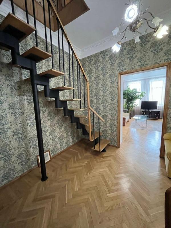 Продаж 3 кімнатної квартири 96 кв. м, Семінарська вул.