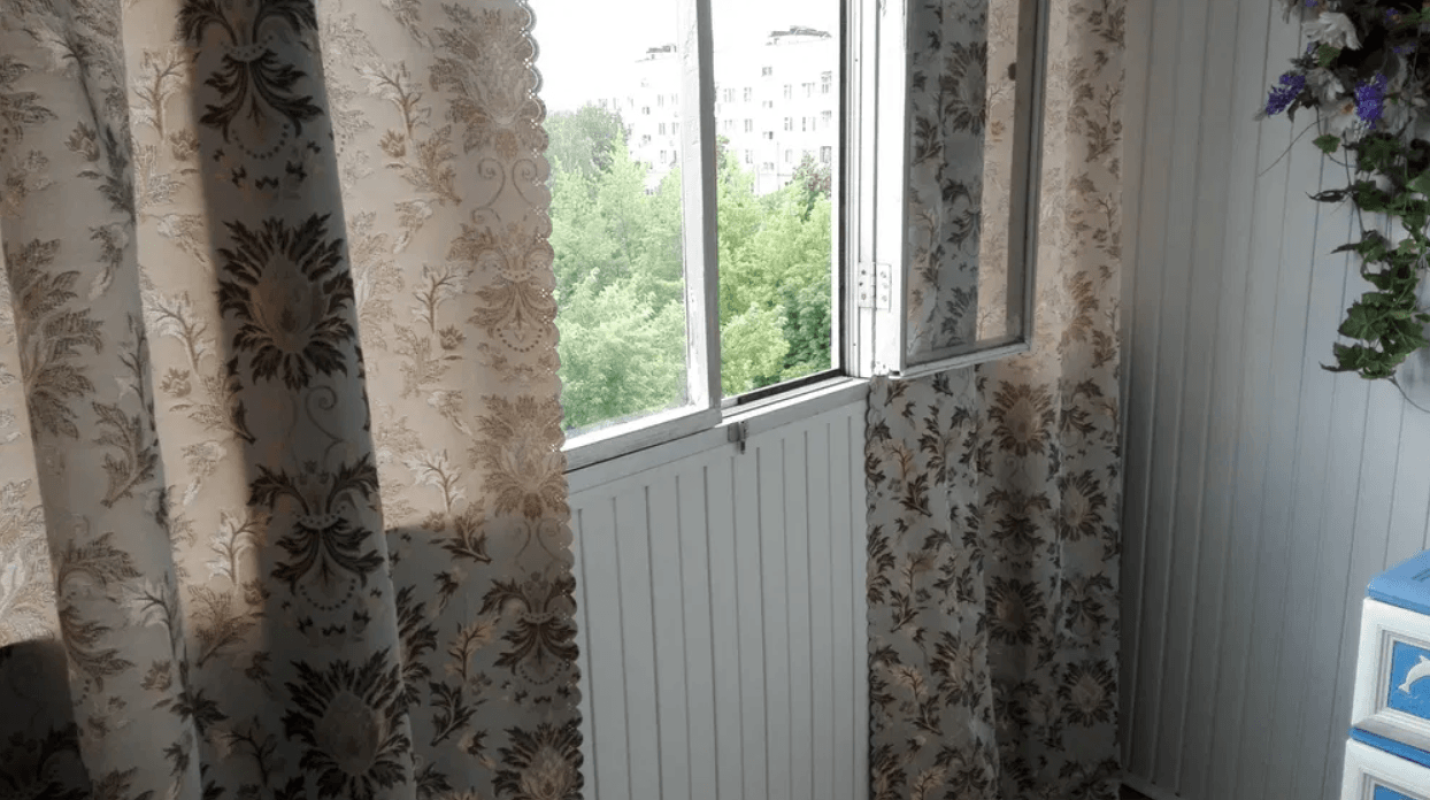 Long term rent 3 bedroom-(s) apartment Akademika Pavlova Street 134б