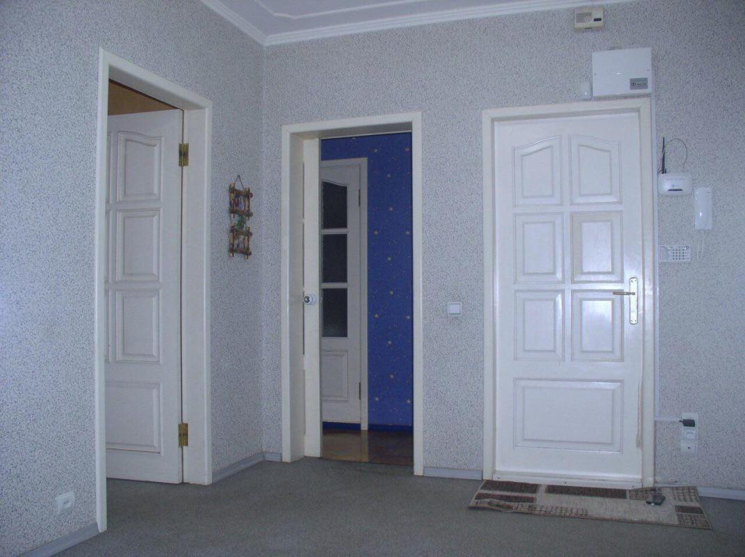 Довгострокова оренда 4 кімнатної квартири Амосова вул. 7