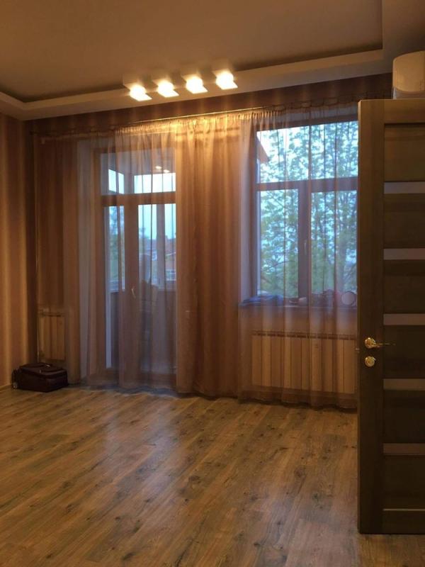 Продаж 3 кімнатної квартири 106 кв. м, Ярослава Мудрого вул. (Петровського) 24