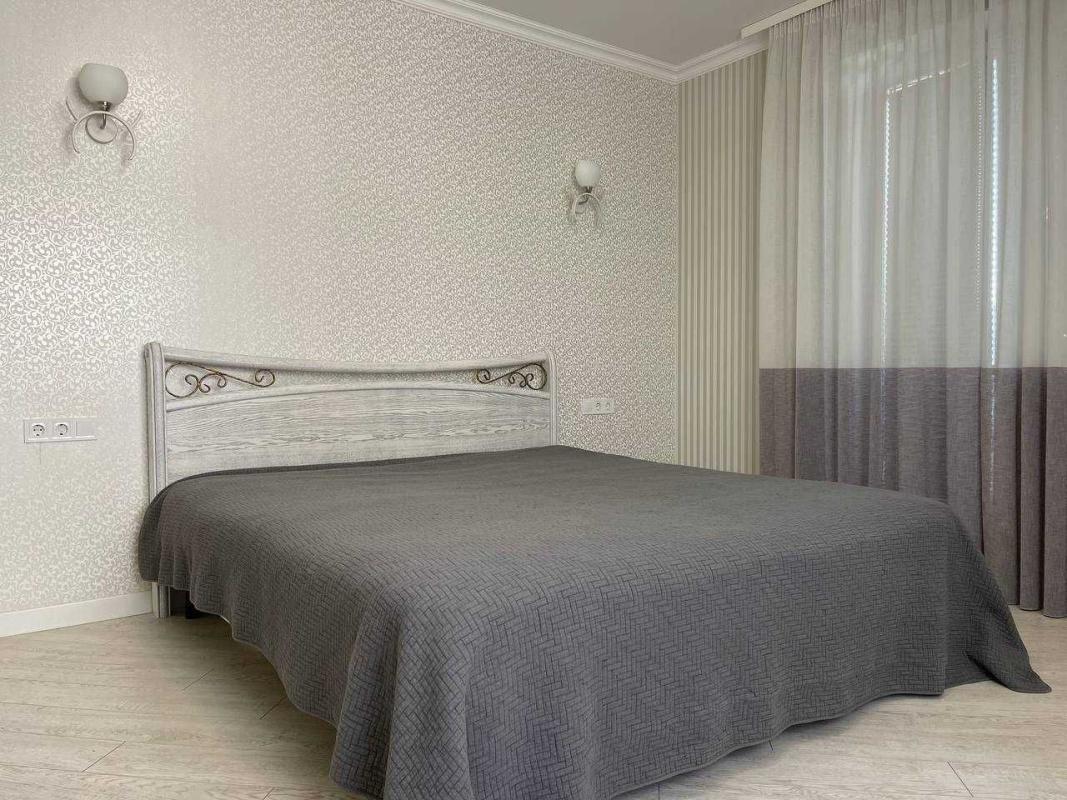 Sale 3 bedroom-(s) apartment 98 sq. m., Sukhumska Street 11