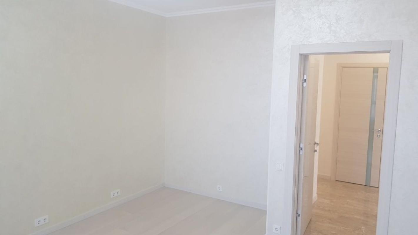 Long term rent 3 bedroom-(s) apartment Klovskyi Descent 7